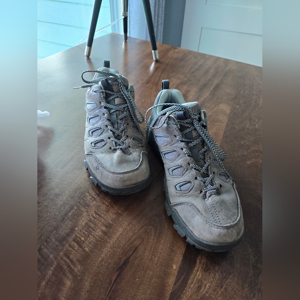 Oboz Women's Sawtooth X Low Hiking Shoes Drizzle Sz 10.5 Excellent condition